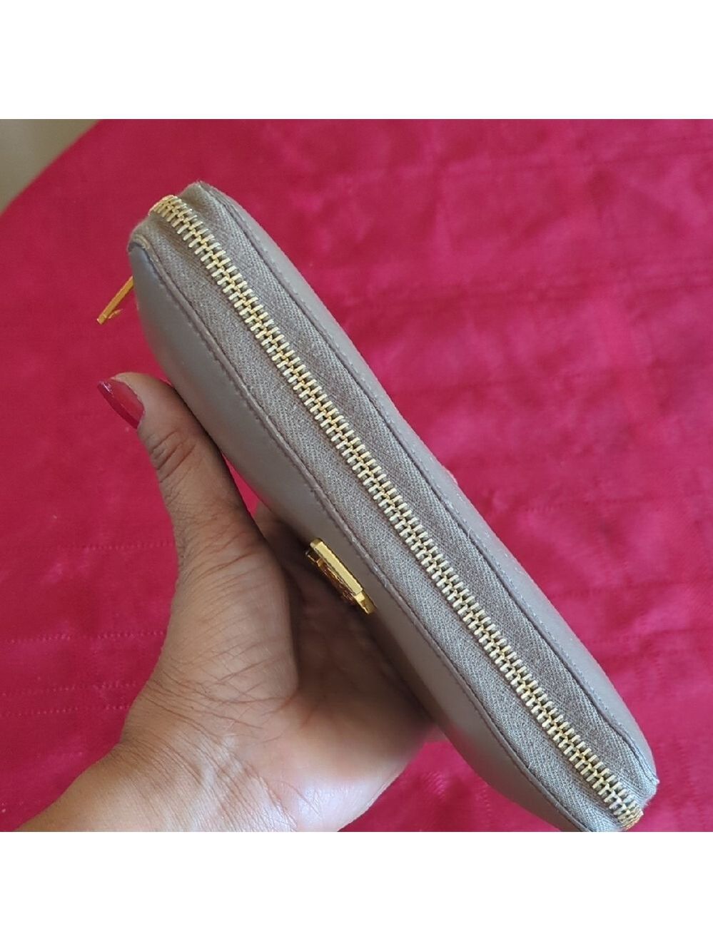Yves Saint Laurent Tan Wallet Gold Hardware. - Picture 3 of 15